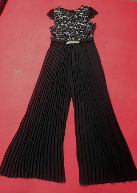 Spoločenský dlhý overal, 42