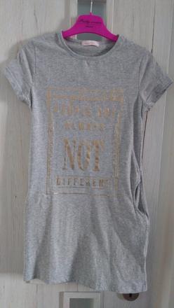 Bavlnene sivé šaty s nápismi, 134