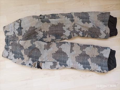 Kvalitné zn protest, 152