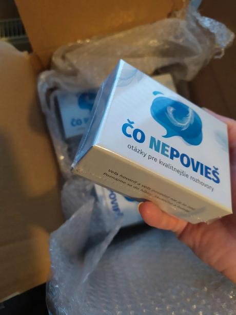 Komunikačná hra s otázkami pre hlbšie rozhovory,