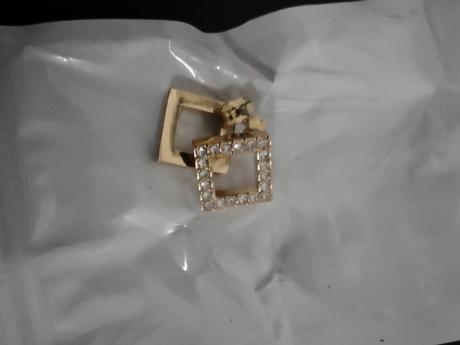 Náušnice zlaté kocky s kamienkami bižu, 