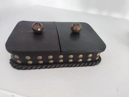 Kožená šprkovnica,