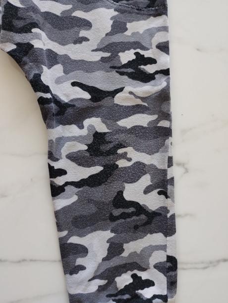 Maskáčové tepláky, 104