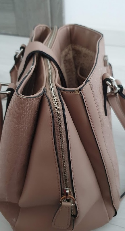 Kabelka guess, guess