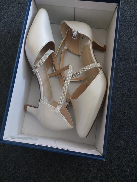 Slávnostné lodičky, 39