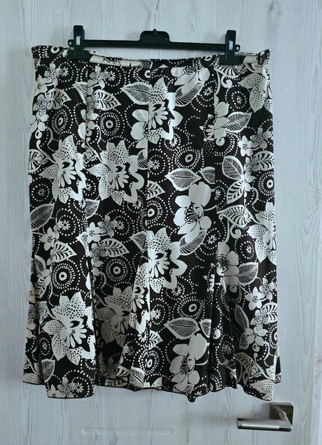 Áčkový sukňa, 52