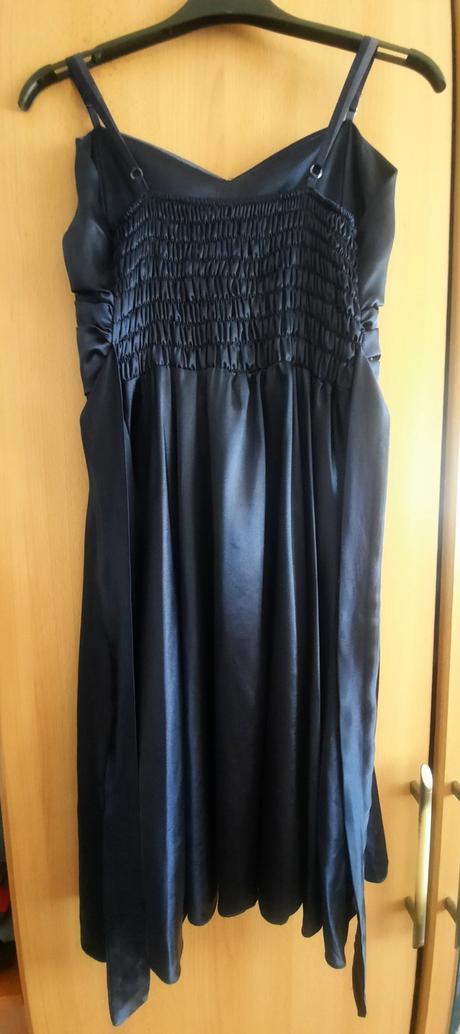 Predám elegantné krátke šaty, m