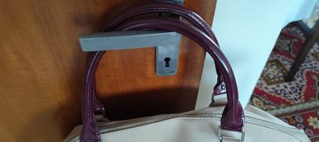 Veľká kabelka, atmosphere