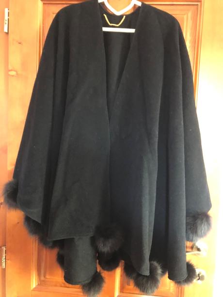 Pončo s pravou kozusinou, 