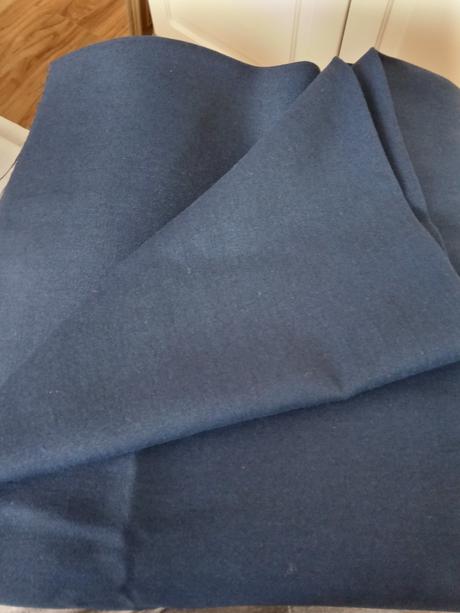 Látka - kostýmovka, 