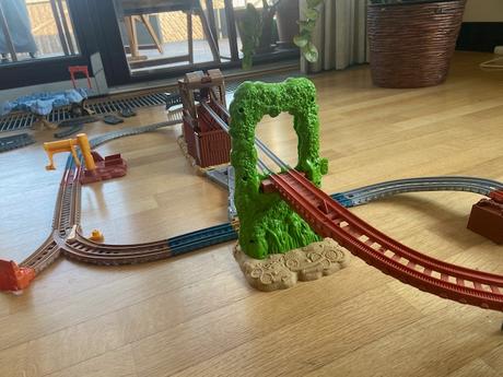 Predám vlakovú dráhu vláčik tomáš aj s vláčikmi, 
