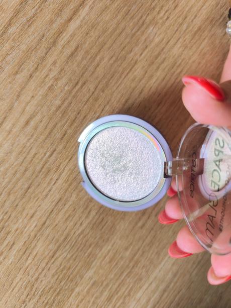 Holografický rozjasňovač catrice,