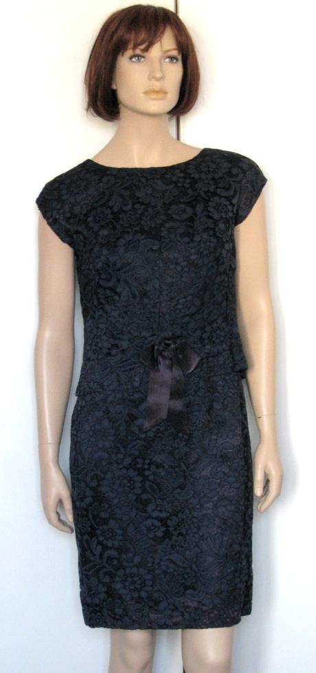 Krajkované tmavomodré šaty, m