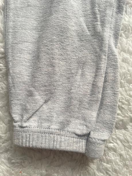 Svetlosede teplaky s aplikaciou benetton, benetton,74