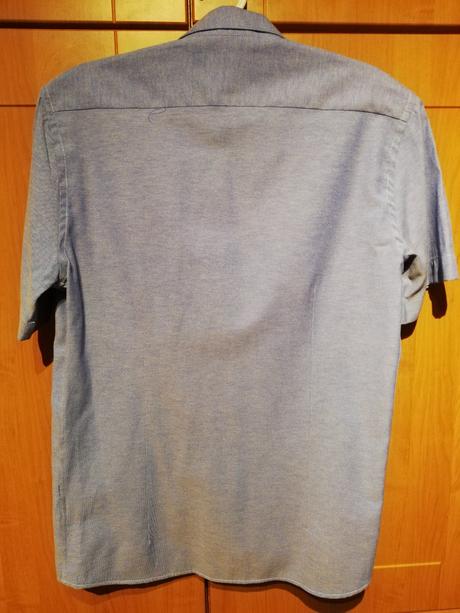 Jedenkrát oblečená pánska košeľa, 39