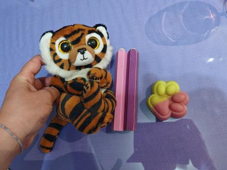 Tigrik c a 20-25 cm, 