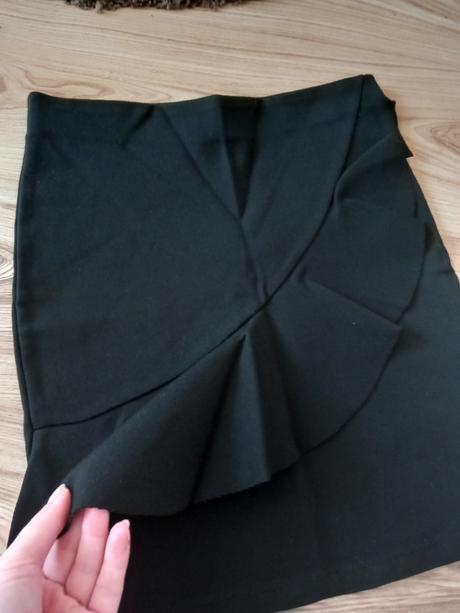 Bandážová sukňa s volánom, stradivarius,38