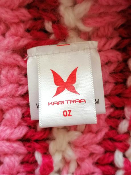 Kari traa-nákrčník zo zmesi merina, s