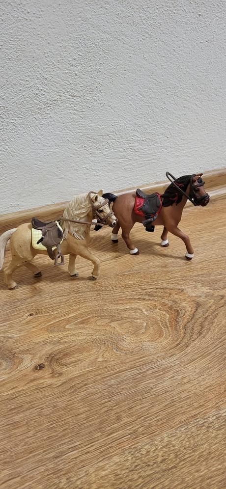 Schleich 2 kone, 