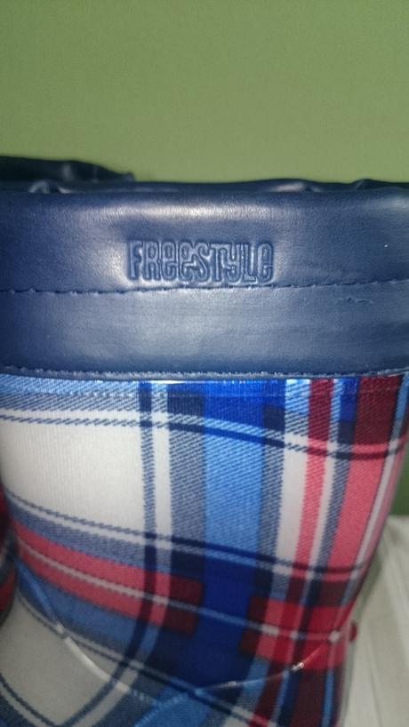 Veľmi málo nosené gumáky, vo výbornom stave, 27