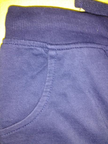 2x tmavomodré tepláky, 134