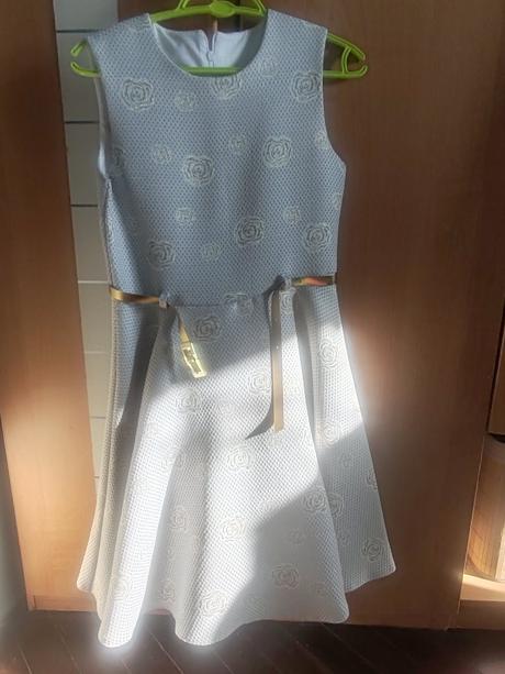 Šaty slávnostné, 158