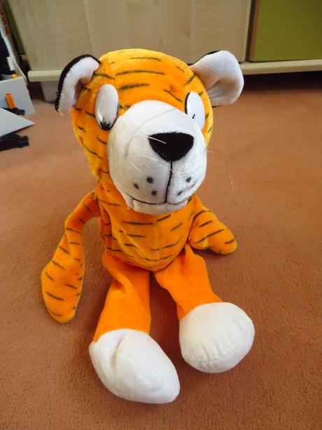 Plyšové zvieratká -žirafy, tiger, sova, orol, psík, 