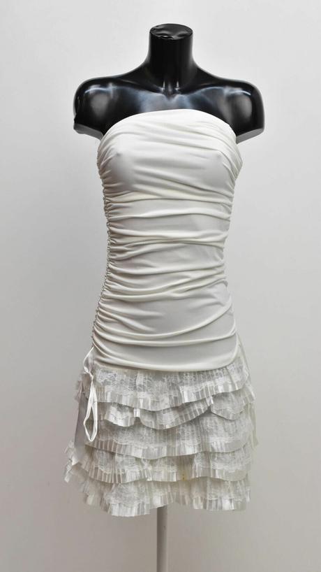 Krasne volanikove saty, m