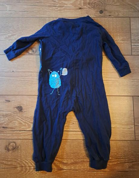 Pyžamko 86/92, lupilu,86