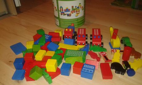 Drevenne skladacky a auta, 