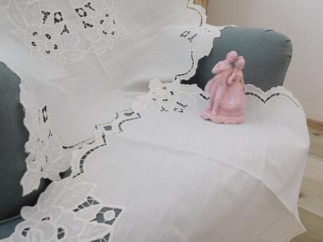 Obrusy 2 v rovnakom vyšití-biele,