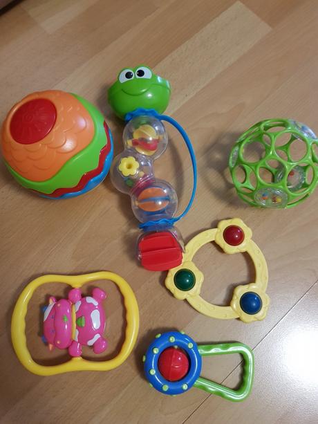 Hračky,