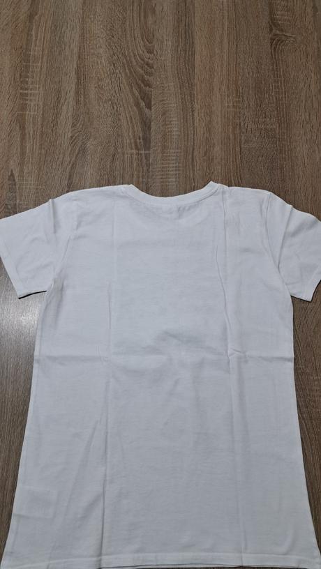 Tričko s čiernou potlačou, chapter young,170