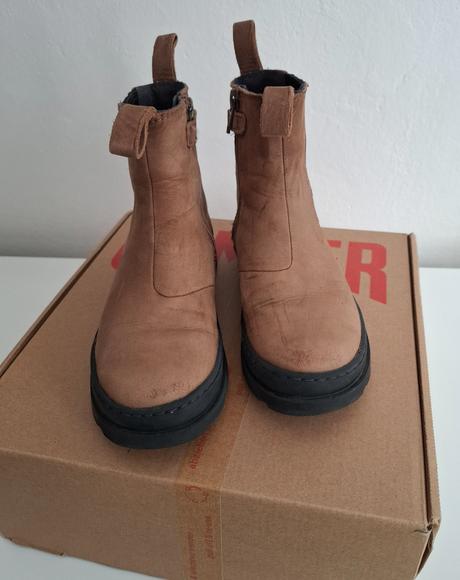 Dievcenske čižmy, camper,31