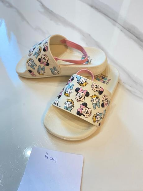 Šľapky minnie a daisy, 23