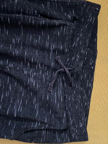 Darujem teplaky vel. 140, 140