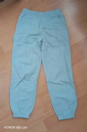 Dievčenské tepláky, 134