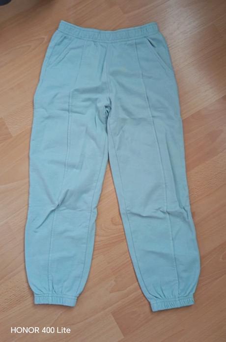 Dievčenské tepláky, 134