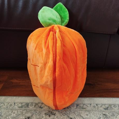 Krásny zajko v mrkvičke 33cm - top stav, 