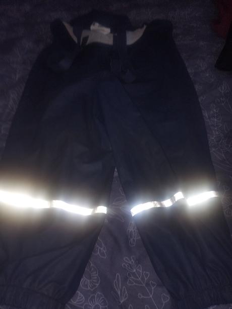 Nohavice do dazda, 128