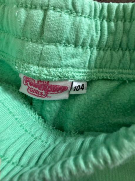 Paradne teplaky, 104