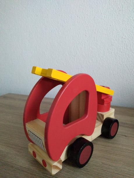 Drevené auto,