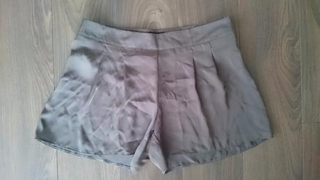 Saténové elegantné kraťasy, s