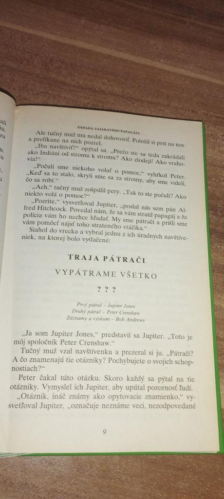 Záhada zajakavēho papagája, 