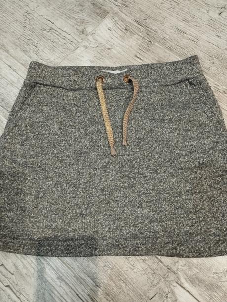 Sukna super vyuzitelna, name it,140