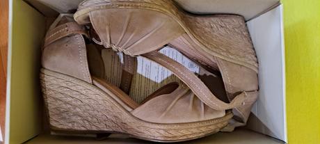 Sandálky, lasocki,38