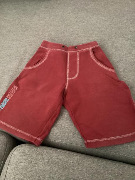 Kraťasy s poškodením, 116