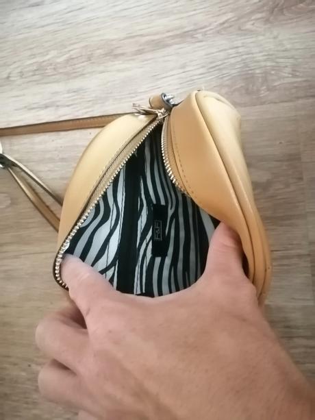 Horcicova kabelka cez plece., f&f