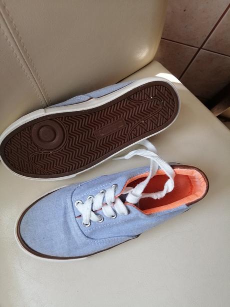 Plátené tenisky, 31