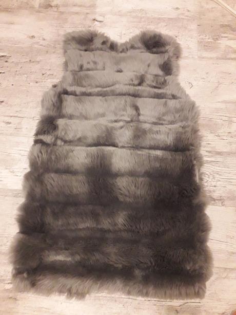 Krasna kozusinova vesta, m